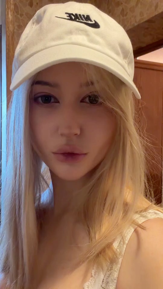 Live on RabbitCam — Blondie